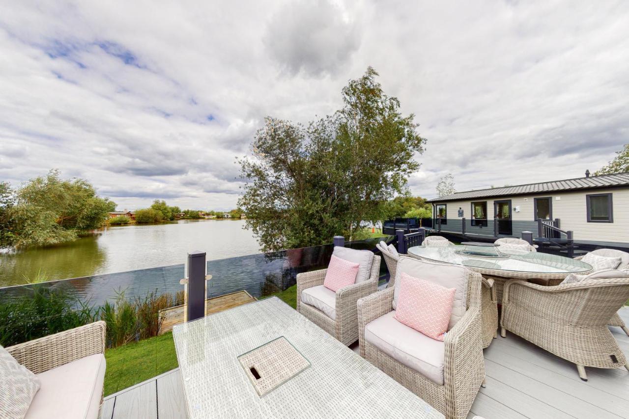 Tattershall Vip Lodge- Lakeside Setting With Hot Tub And Private Fishing Peg Situated On Osprey Lake Tattershall Park Exterior foto