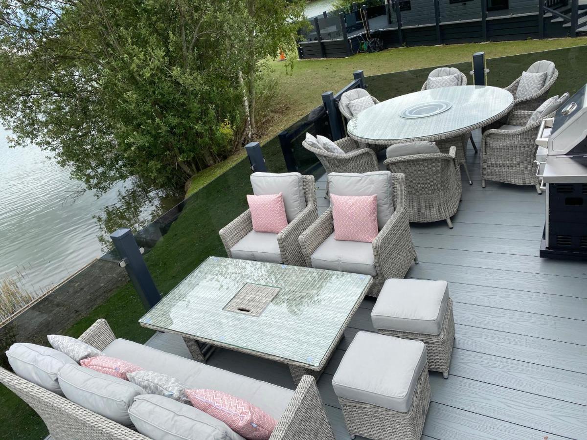 Tattershall Vip Lodge- Lakeside Setting With Hot Tub And Private Fishing Peg Situated On Osprey Lake Tattershall Park Exterior foto